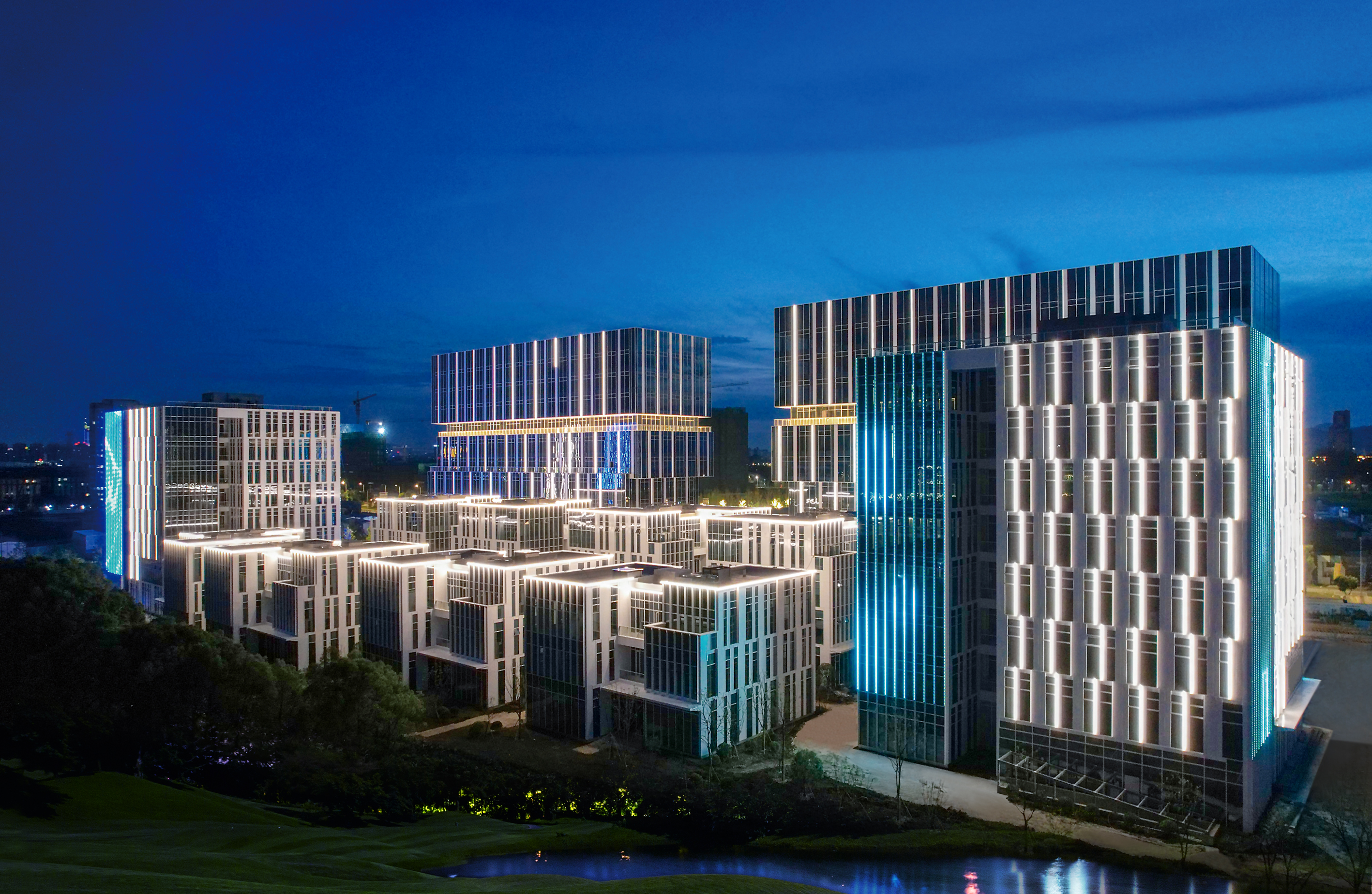 南太湖新區(qū)再添彩，天能太湖科技城夜景璀璨