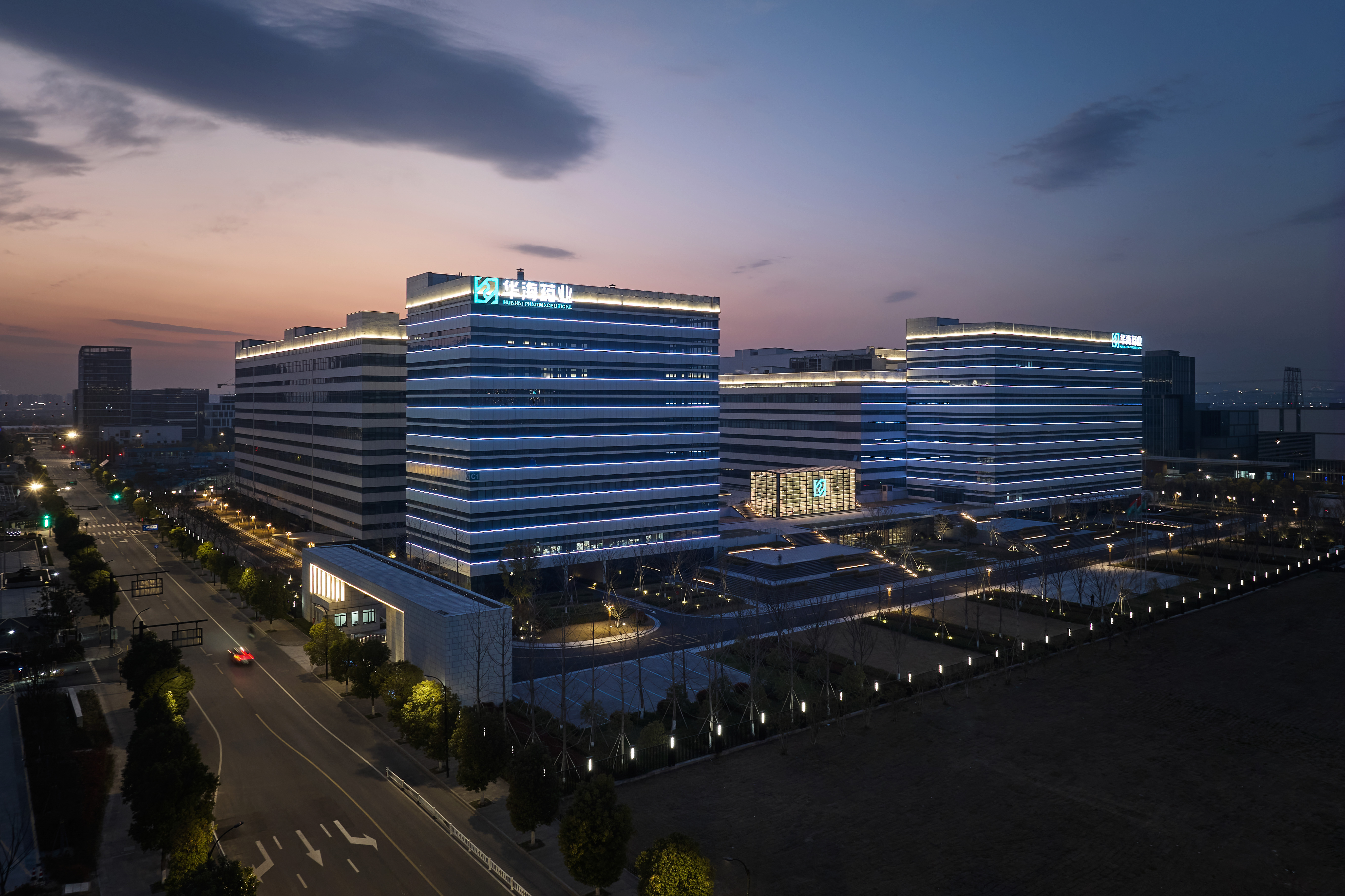 勻光線條燈，為華海藥業(yè)園區(qū)打造簡約舒適夜景