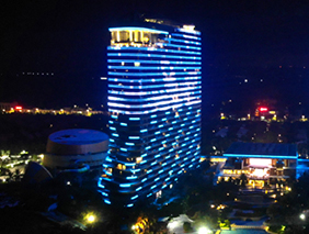 暮落燈起，海南博鰲亞洲灣國(guó)際大酒店夜色撩人